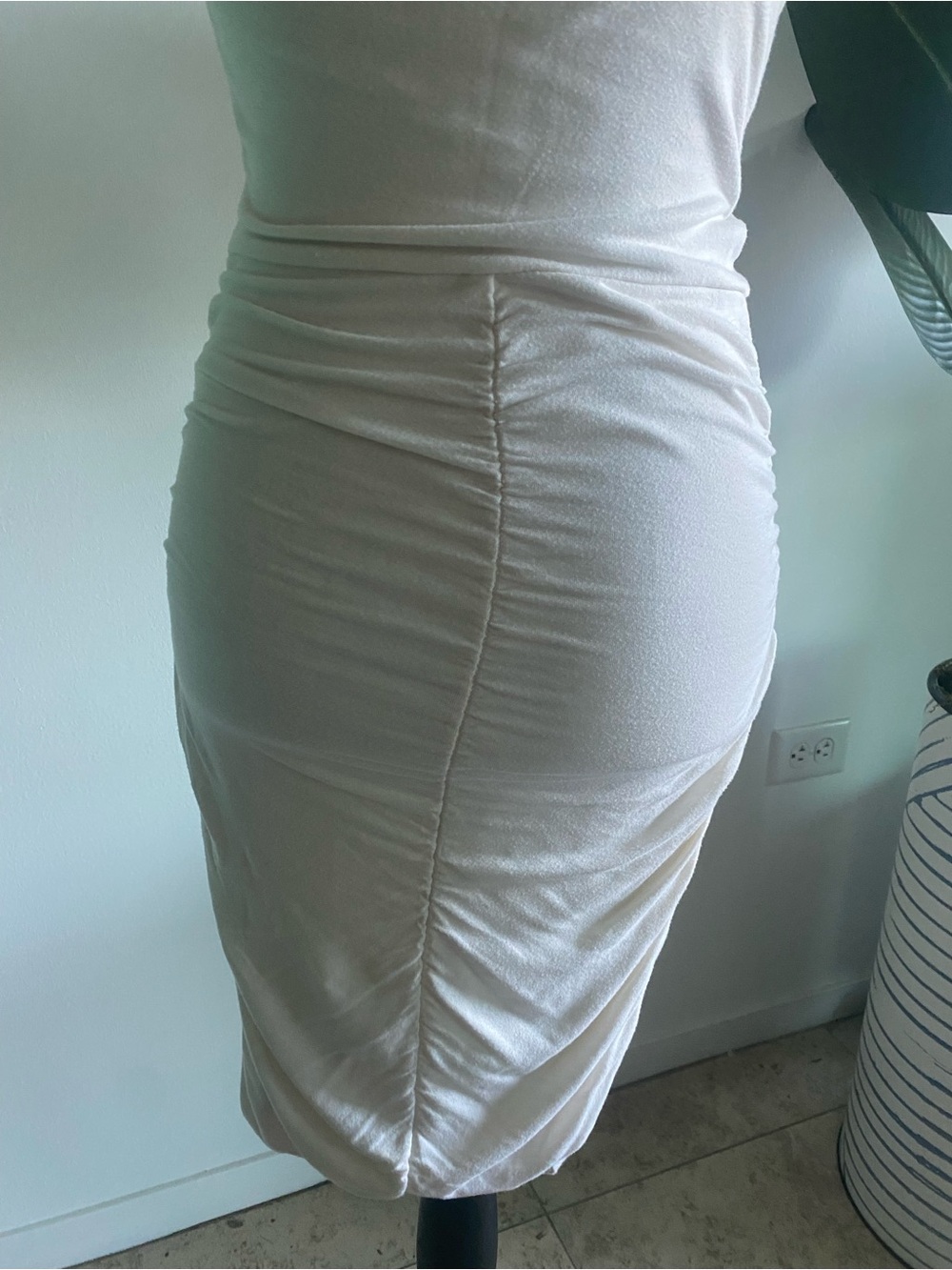 GUESS Flattering Ruched Sequin Dress! - Picture 7 of 11